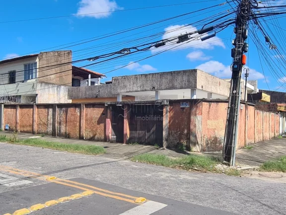 Excelente casa de esquina, bem ventilada, em ótima localização no Rodolfo Teófilo próximo ao Co...