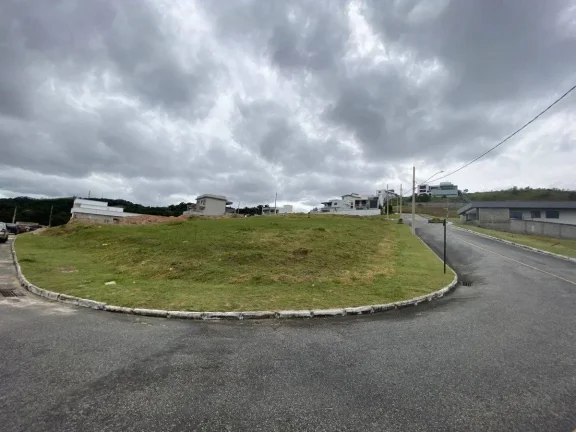 Imagem Lote de esquina 475m2 em Condomínio de Alto Padrão – Segurança e Lazer Completo