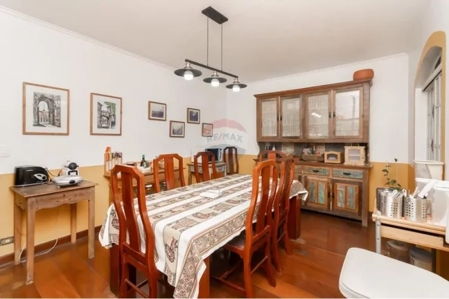 Imagem Raridade no coração da Cidade São Francisco – Sobrado espaçoso com 4 dormitórios (2 suítes)