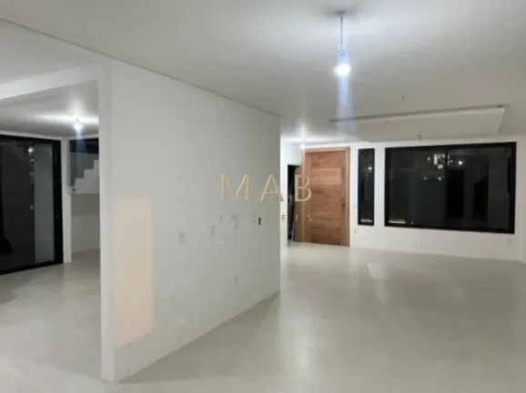 Imagem Casa de Alto Padrão à Venda em Lindo Condomínio na Cachoeira do Bom Jesus - Florianópolis SC!