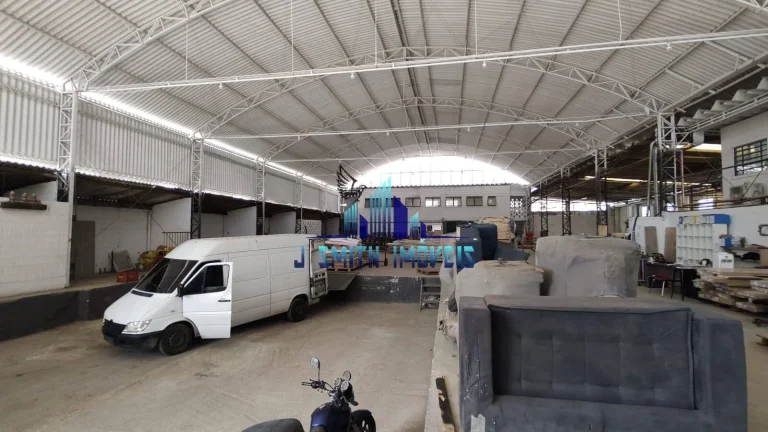 Imagem GALPÃO INDUSTRIAL. AC. 1.600m² DE CONSTRUÇÃO. 2 DOCAS