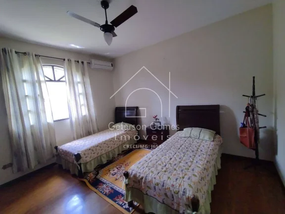 Imagem Casa à venda - com 05 Quartos - Centro - Mantena - MG