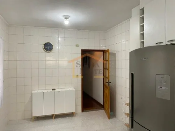 Imagem Sobrado espaçoso 3 dormitórios, 4 banheiros e 5 vagas de garagem, sendo garagem subterrânea. Poss...