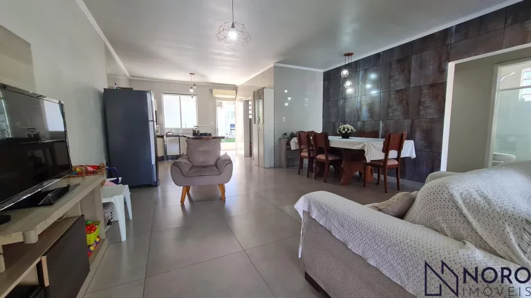 Imagem Casa Espaçosa com Edícula e Amplo Pátio - Bairro Nossa Senhora do Perpétuo Socor