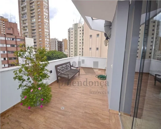 Imagem Cobertura duplex, ampla, bem distribuída com piso de tacos, armários embutidos, gabinete nos banhe...