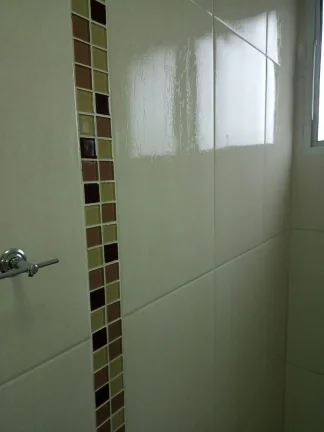 Imagem Apartamento de 1 dormitório com armário, sala, cozinha com bancada em mármore travertino, banheir...