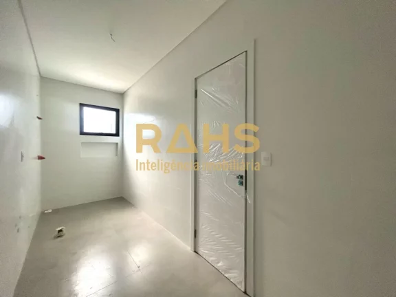 Imagem Ótimo sobrado geminado de ponta, novo, localizado no bairro Glória em Joinville, próximo a Confei...