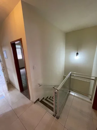 Imagem Casa Duplex com 199m² em Cocotá