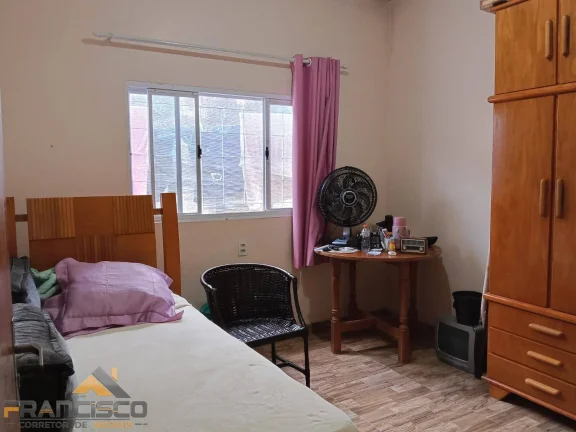 Imagem CASA AMPLA E BEM LOCALIZADA COM 4 DORMITÓRIOS