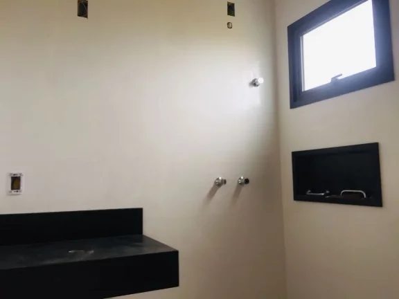 Imagem Casa de alto padrão em Ambrósio: luxo, conforto e deck com churrasqueira em Garopaba-SC!