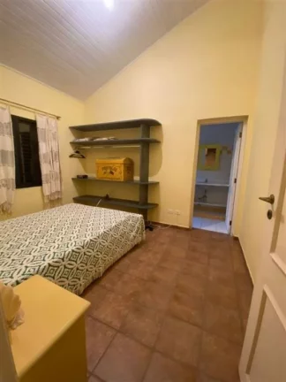 Imagem CASA COM 180 m² - -