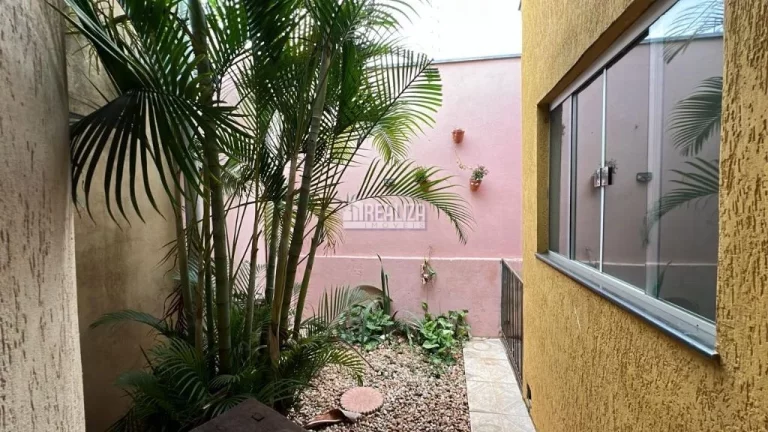 Casa padrão à venda no Jardim Nenê Gomes, Uberaba - 3 dormitórios, 1 suíte