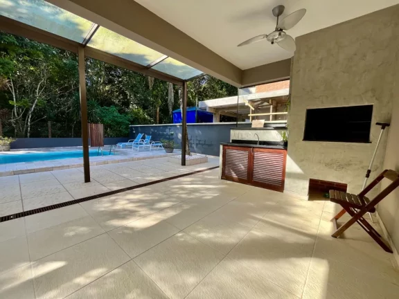 Imagem Casa de Luxo na Riviera de São Lourenço Módulo 26: 3 Quartos, 1 Suíte, Varanda Gourmet, Piscina e Muito Mais!