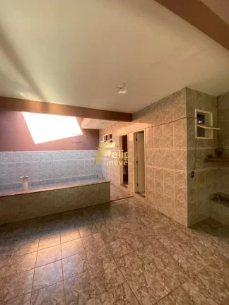 Imagem CASA À VENDA NA PONTA DA FRUTA COM 3 QUARTOS SENDO 1 SUÍTE