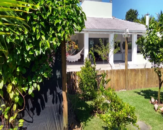 Imagem Casa de luxo em condomínio à venda em Busca Vida, Camaçari-BA: 4 quartos, 4 suítes, 2 salas, 2 banheiros, 4 vagas, 450m².