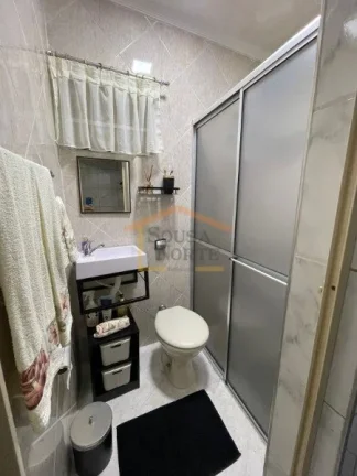 Imagem 1ª casa: 2 quartos, sala, cozinha, banheiro, lavanderia
1 vaga na garagem, 144m².

2ª casa: 2 qua...