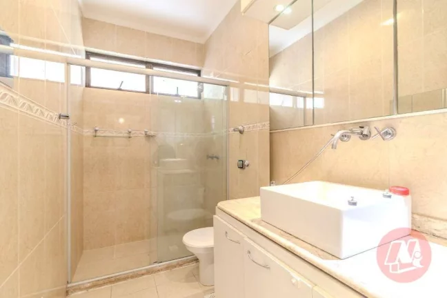 Imagem No Menino Deus 102 m², 2 dormitórios com sacada. e todo mobiliado.