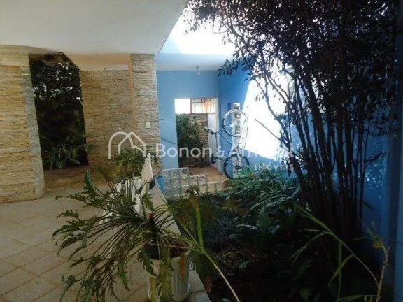 Imagem Belíssimo sobrado em condomínio de alto padrão. Planta bem distribuída com 4 quartos com armári...