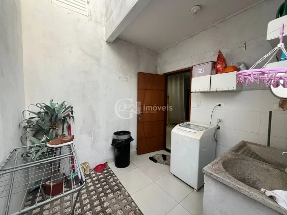 Imagem Casa à Venda em Campo Grande-MS no Bairro Tiradentes com 3 Quartos e 90m² de Área