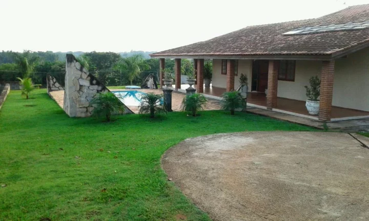 Imagem Chácara para Venda em Araçoiaba da Serra-SP. Chácara. Próximo à Rodovia Raposo Tavares