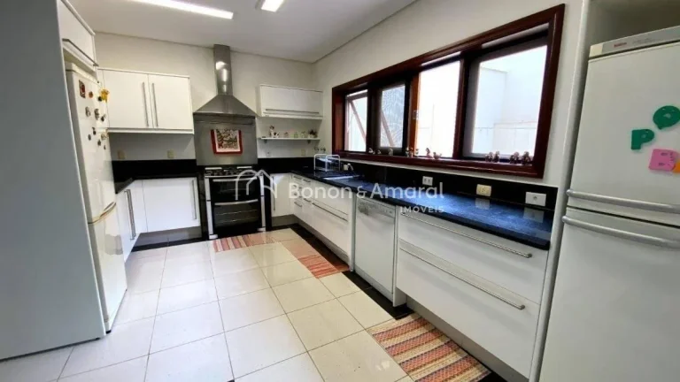 Imagem Casa fantástica e totalmente mobilada no Alphaville Campinas. Possui uma sala de estar elegante, id...