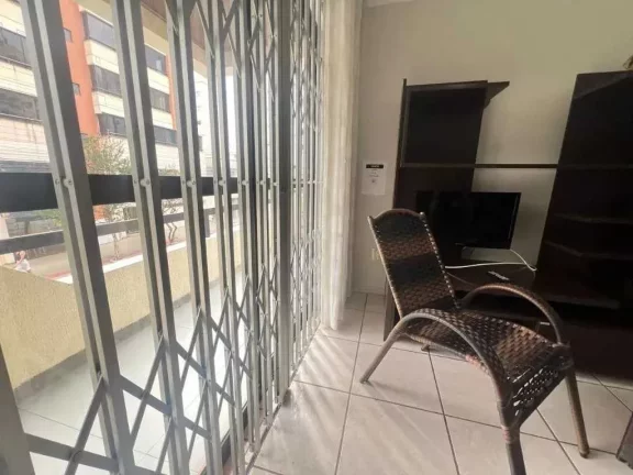 Imagem Apartamento diferenciado com 2 dormitórios sendo 1 suíte e 1 vaga de garagem a 350m da Praia Central