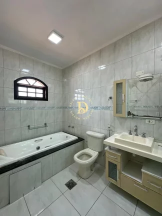 Imagem Sobrado - Jardim América -SJCampos - 04 Dormitórios (02 Suítes) - 241 m²