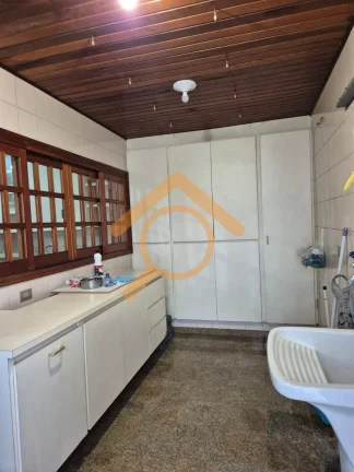 Imagem Imperdível: Casa à venda na Vila Mariana, São Paulo-SP. 3 quartos, 1 suíte, 2 salas, 3 banheiros, 2 vagas, 210m².