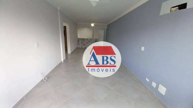 Amplo apartamento na Aparecida em santos reformado a poucos metros do mar