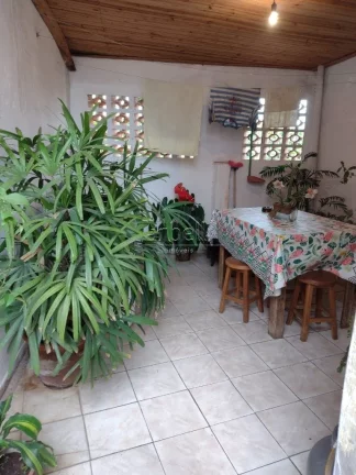 Imagem Casa térrea com 195 metros quadrados de área total, 3 quartos, ampla sala, cozinha, área de servi...