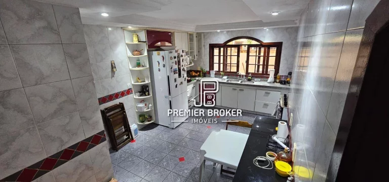 Imagem Casa com 5 dormitórios à venda, 100 m² por R$ 850.000,00 - Alto - Teresópolis/RJ