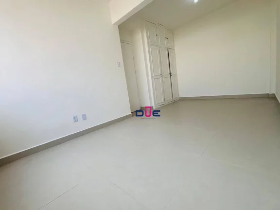 Imagem Apartamento Reformado em Andar Alto – 1 Dormitório com Cozinha Americana