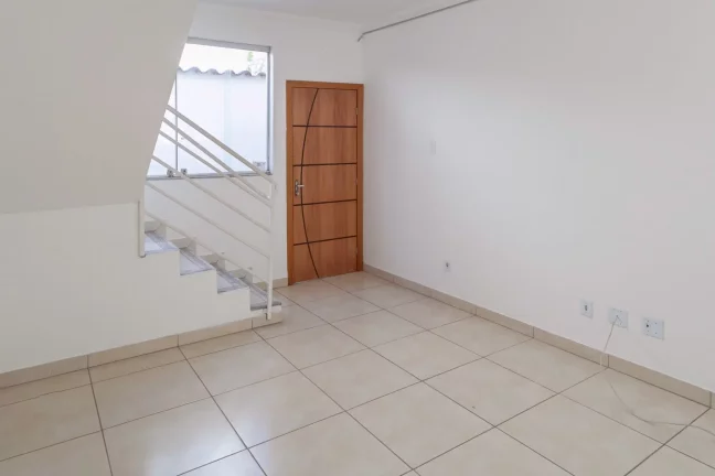 Imagem Casa à Venda em São Benedito, Santa Luzia, 2 Quartos, 67m²