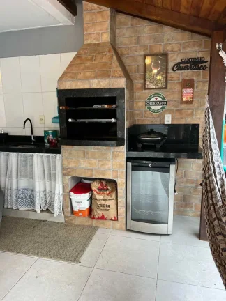 Imagem Sobrado com 2 quartos e 2 vagas de garagem na Praia de Taquaras em Balneário Camboriú