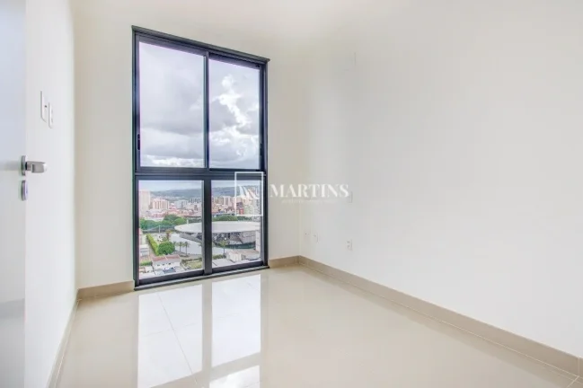 Imagem Apartamento moderno e bem distribuído, com uma suíte ampla, já com espaço planejado para armári...