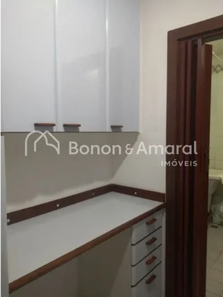 Imagem Espaçoso e arejado apartamento, com área de 110 m². O imóvel possui
3 quartos com armários, 1 s...