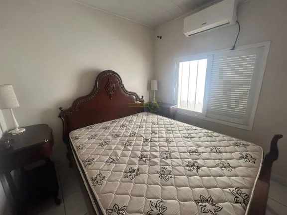 Imagem Casa à 200m do mar no centro de Peruíbe por apenas 500mil