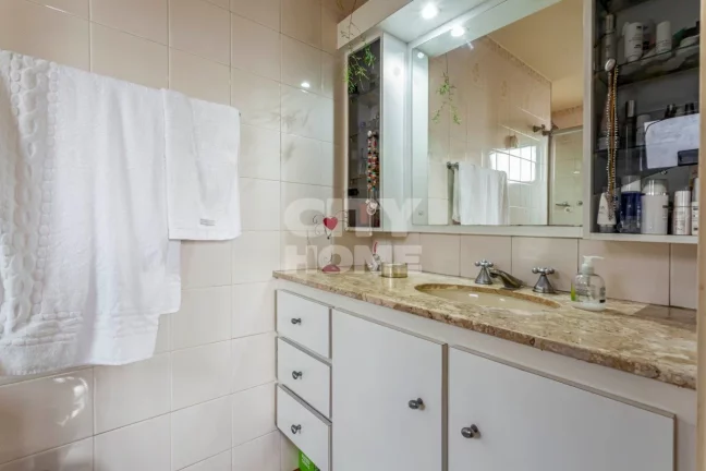 Imagem Apartamento de 127m², Alto de Pinheiros, com quatro dormitórios, sendo duas suítes, hall, lavabo,...