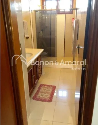 Imagem Linda casa com 900m de terreno e 610 m de construção, escritório, despensa com adega, churrasquei...
