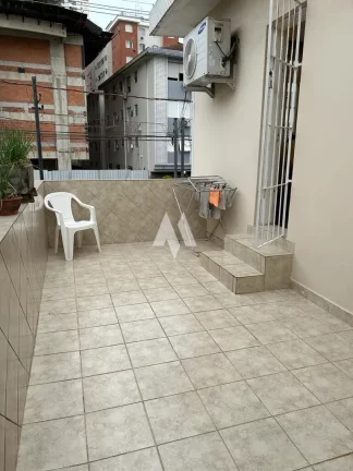 Imagem Casa Sobreposta Alta com 03 dormitórios em Santos