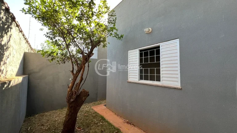 Imagem Excelente oportunidade! Casa à venda em Campo Grande-MS, bairro Jardim Carioca: 2 quartos, 1 sala, 1 banheiro, 2 vagas de garagem, 60,00 m².
