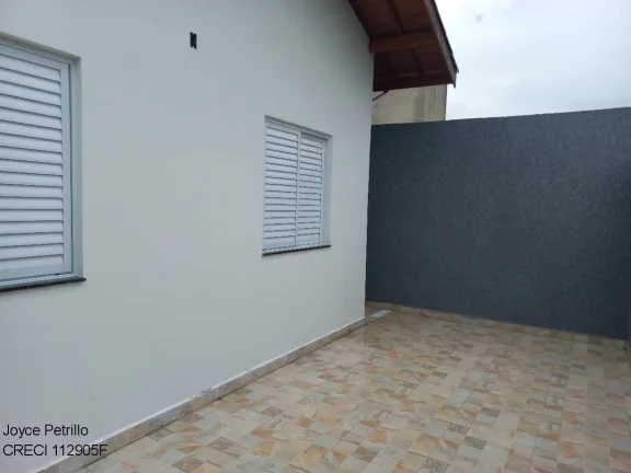 Imagem Casa Nova e Moderna com Piscina à Venda em Peruíbe.