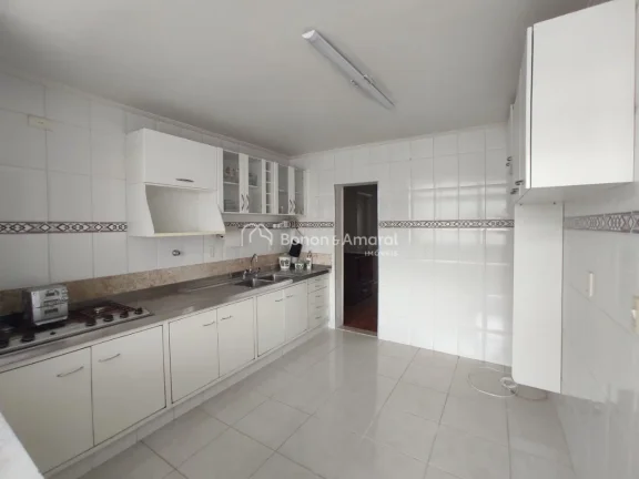 Imagem Amplo apartamento com 3 quartos, sendo 1 suíte, sala com 2 ambientes, cozinha planejada, área de s...