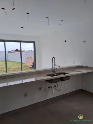 Imagem Excelente casa nova, 3 dormts sendo 1 suíte c closet em condomínio em Cotia