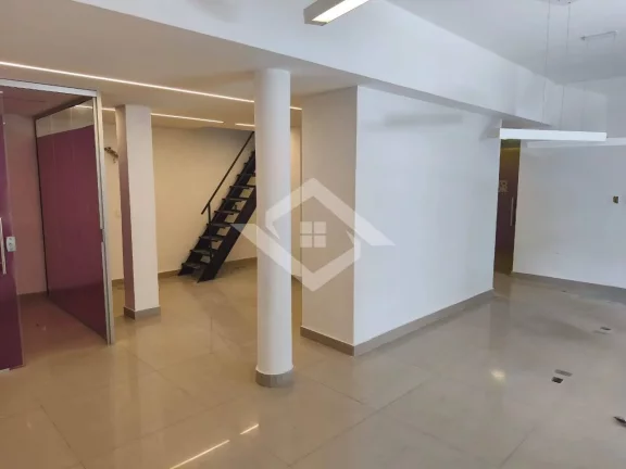 Imagem Loja Comercial de 80m² – Pronta para o Seu Negócio na Rua Aurelino Leal.