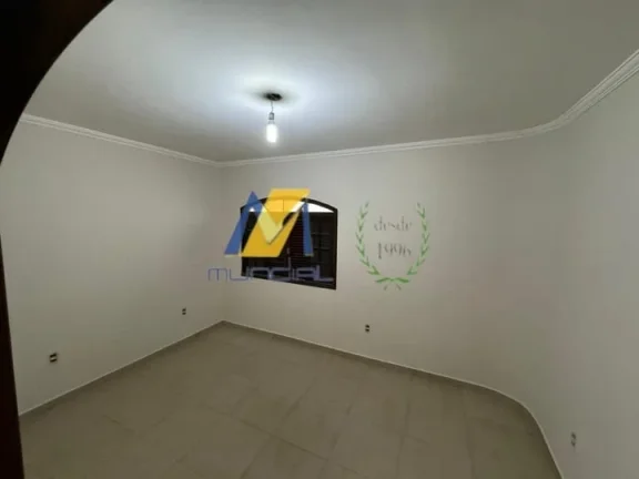 Imagem Sobrado à Venda com 264m², 4 dormitórios, 1 suíte, 2 salas e 2 vagas!!!
