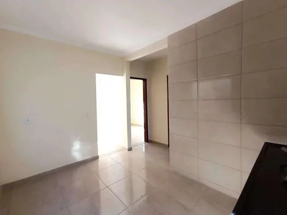 Imagem Ótima Oportunidade: Casa Nova com Suíte e Terreno para Futuros Projetos