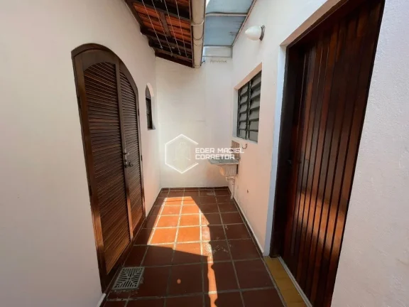 Imagem Está procurando o lugar perfeito para morar? Este sobrado é o que você precisa! Localizado no des...