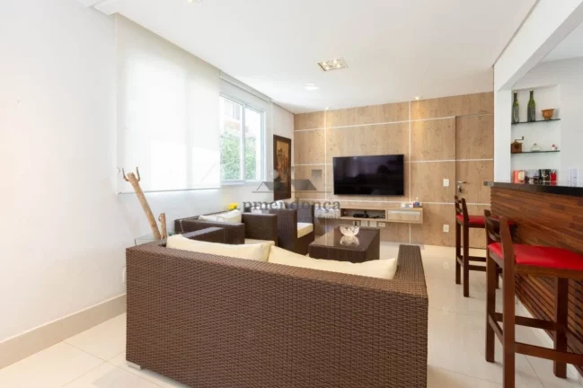 Imagem Higienopolis Apartamento Duplex com 3 suo­tes e 4 vagas, 170m