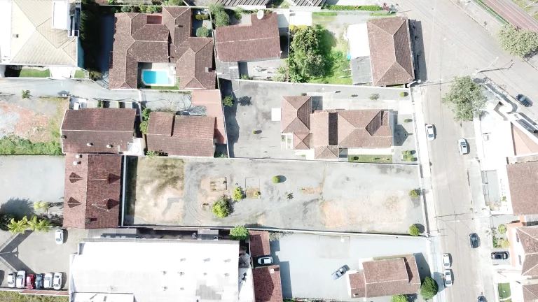 Imagem EXCELENTE TERRENO PARA CONSTRUÇÃO DE EDIFÍCIO PRÓXIMO AO COLÉGIO ELIAS MOREIRA , COMÉRCIOS, E ...